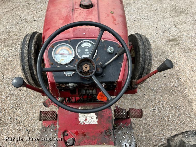 image for item NM9821 1970 International Harvester 544 Tractor