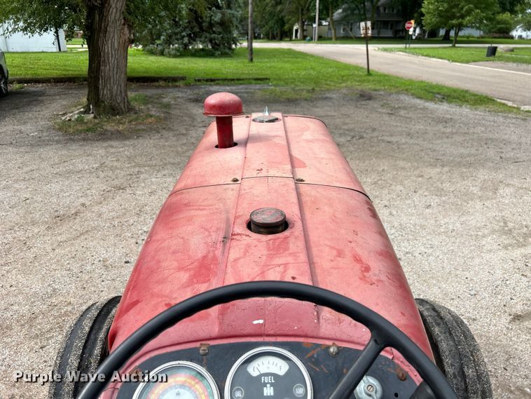 image for item NM9821 1970 International Harvester 544 Tractor