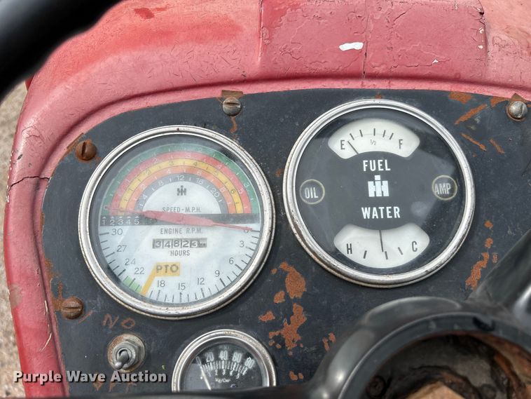 image for item NM9821 1970 International Harvester 544 Tractor