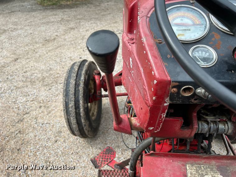 image for item NM9821 1970 International Harvester 544 Tractor