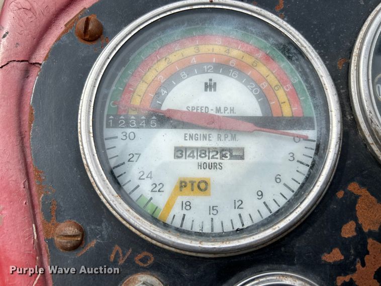 image for item NM9821 1970 International Harvester 544 Tractor