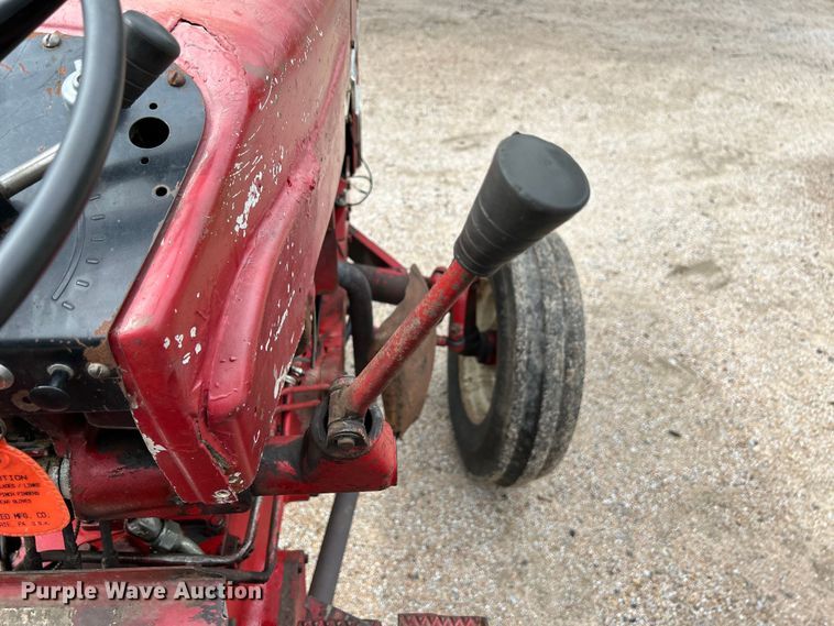 image for item NM9821 1970 International Harvester 544 Tractor