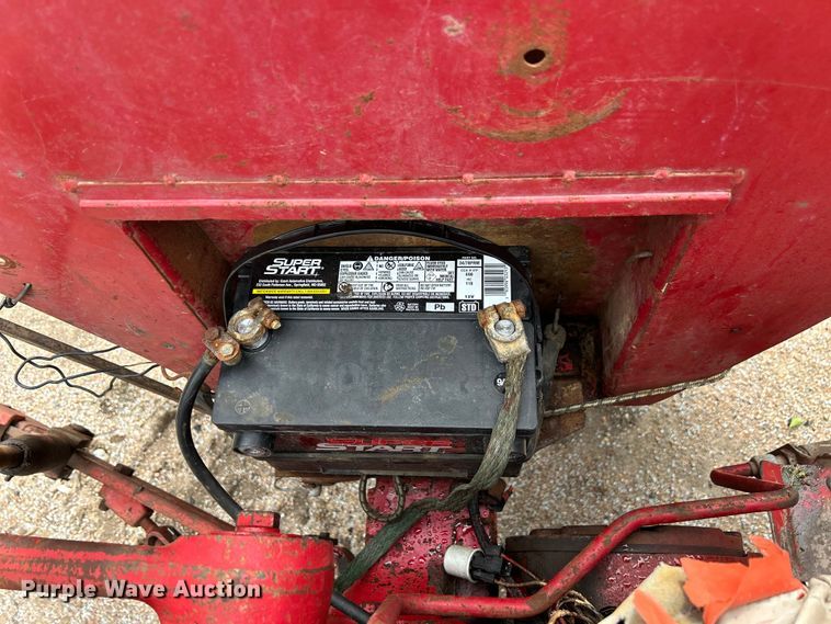 image for item NM9821 1970 International Harvester 544 Tractor