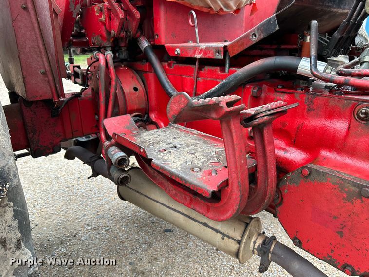 image for item NM9821 1970 International Harvester 544 Tractor
