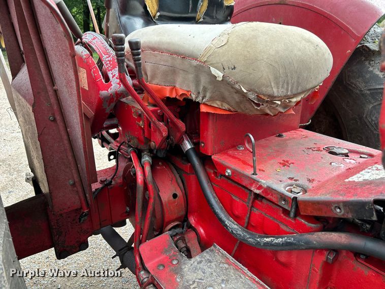 image for item NM9821 1970 International Harvester 544 Tractor