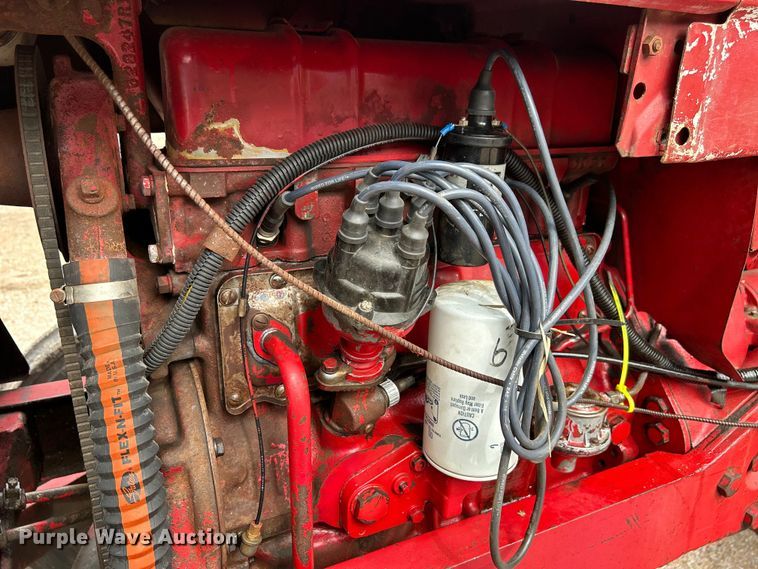 image for item NM9821 1970 International Harvester 544 Tractor