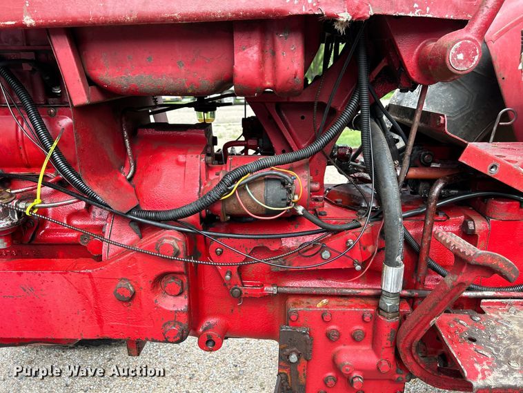image for item NM9821 1970 International Harvester 544 Tractor
