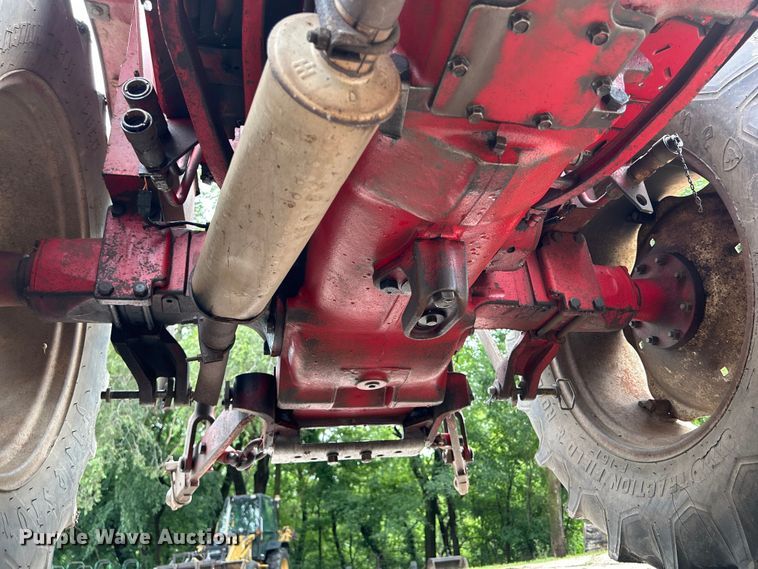 image for item NM9821 1970 International Harvester 544 Tractor