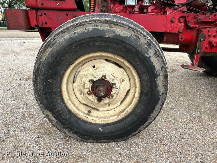 image for item NM9821 1970 International Harvester 544 Tractor