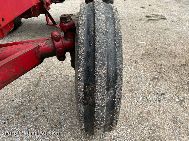 image for item NM9821 1970 International Harvester 544 Tractor