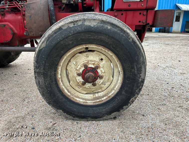 image for item NM9821 1970 International Harvester 544 Tractor