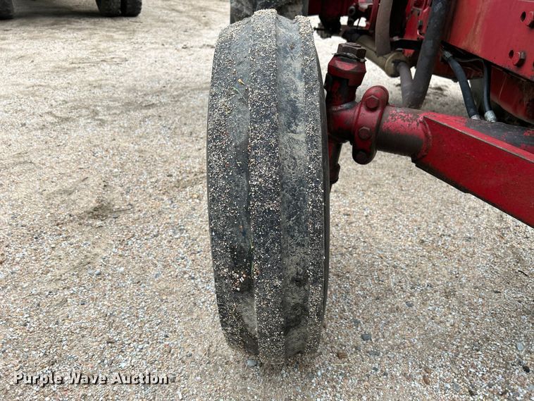 image for item NM9821 1970 International Harvester 544 Tractor
