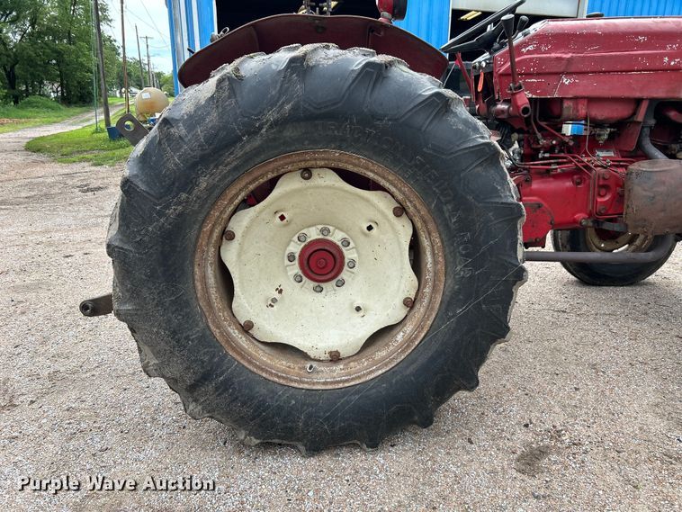 image for item NM9821 1970 International Harvester 544 Tractor