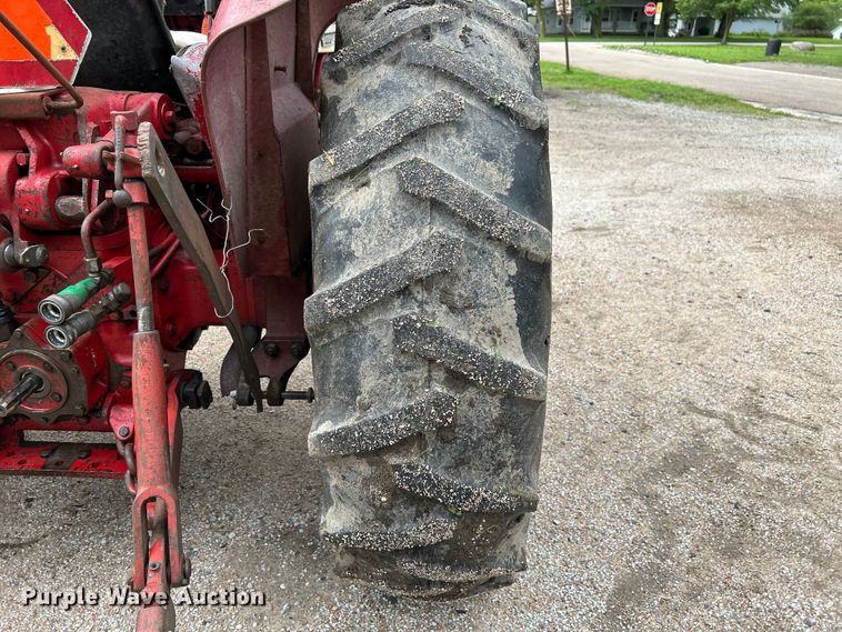 image for item NM9821 1970 International Harvester 544 Tractor