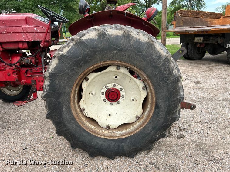 image for item NM9821 1970 International Harvester 544 Tractor