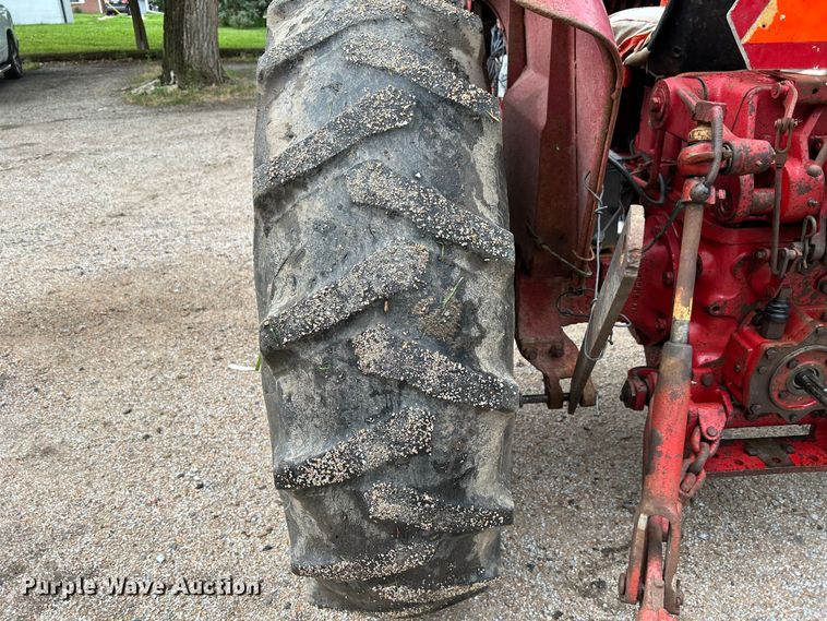image for item NM9821 1970 International Harvester 544 Tractor