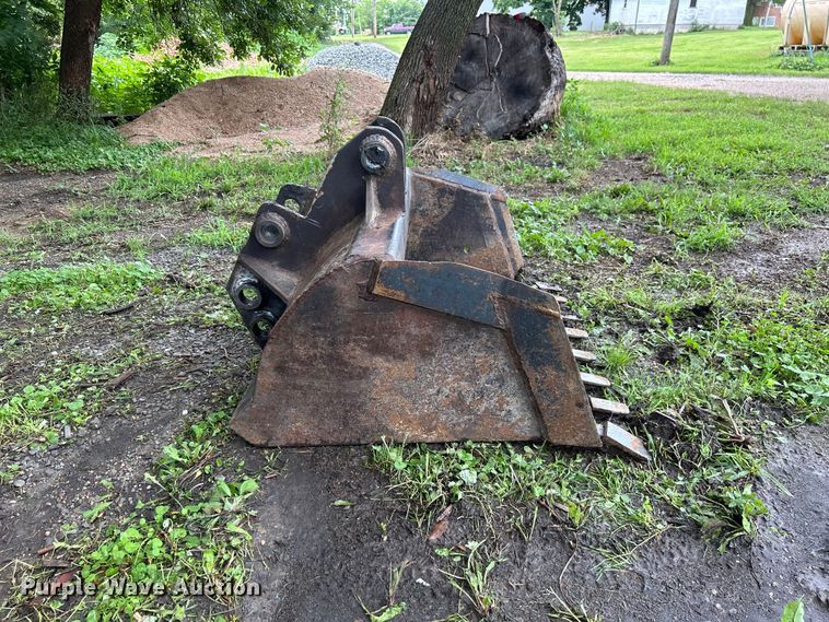 image for item NM9823 Excavator bucket