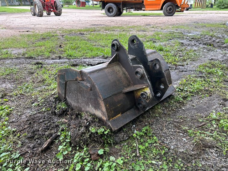 image for item NM9823 Excavator bucket
