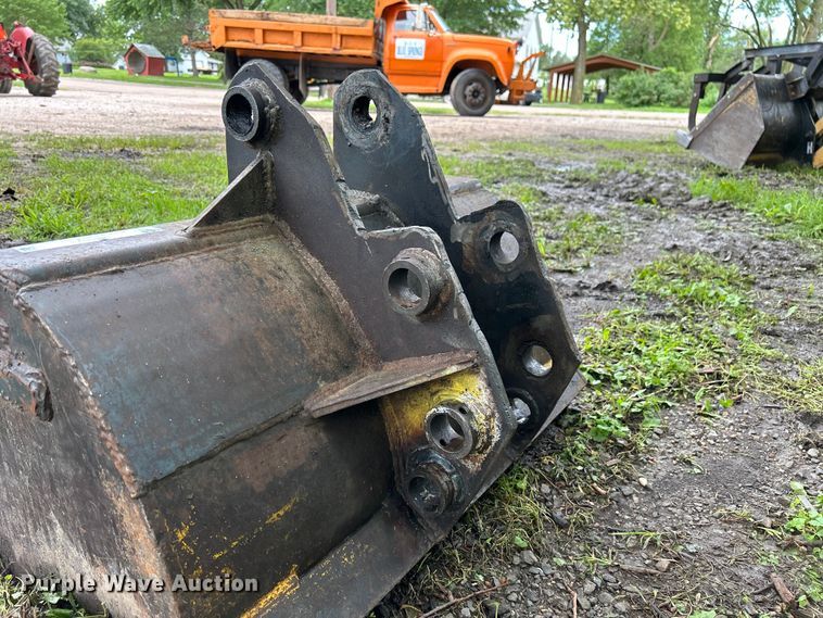 image for item NM9823 Excavator bucket