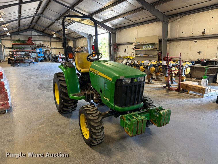image for item DQ7949 2016 John Deere 3038E MFWD tractor