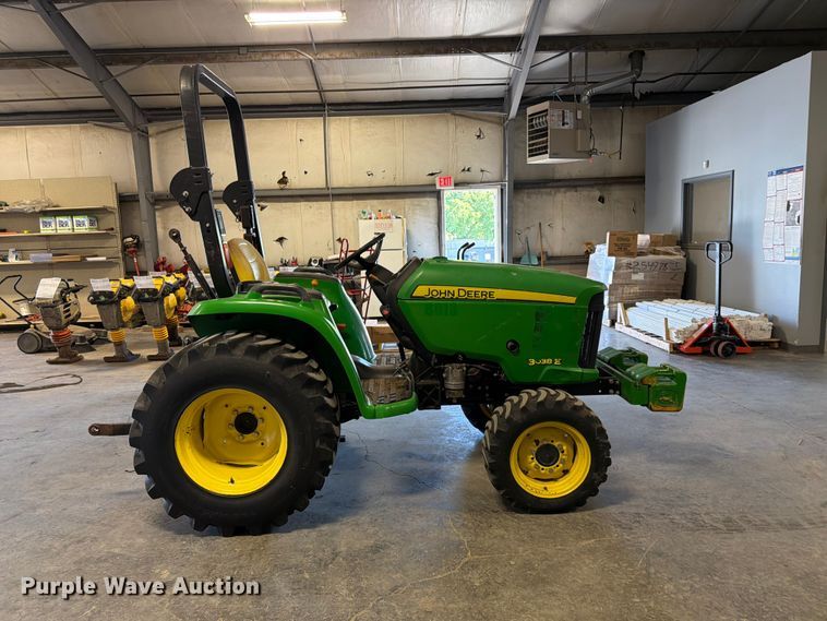 image for item DQ7949 2016 John Deere 3038E MFWD tractor