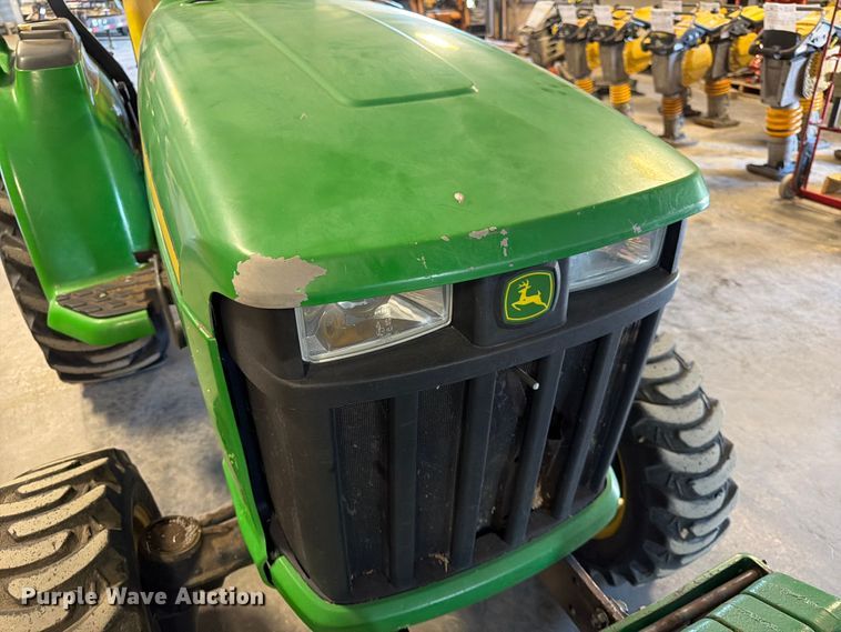 image for item DQ7949 2016 John Deere 3038E MFWD tractor