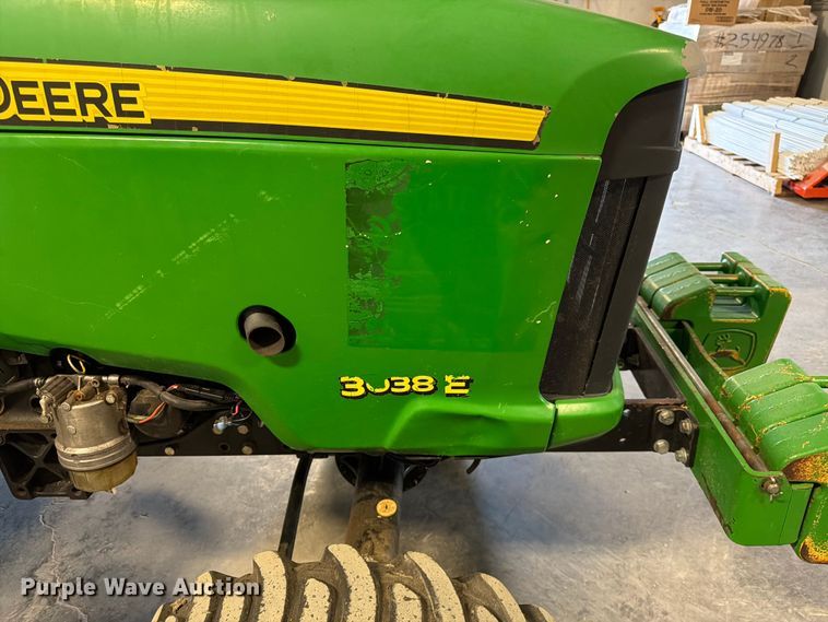 image for item DQ7949 2016 John Deere 3038E MFWD tractor