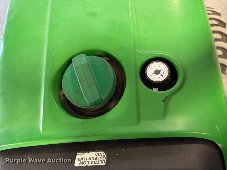 image for item DQ7949 2016 John Deere 3038E MFWD tractor