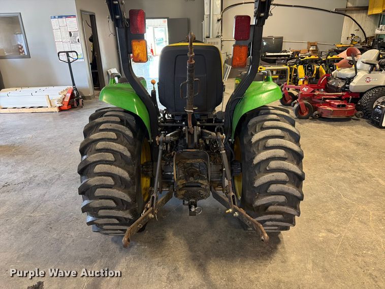 image for item DQ7949 2016 John Deere 3038E MFWD tractor