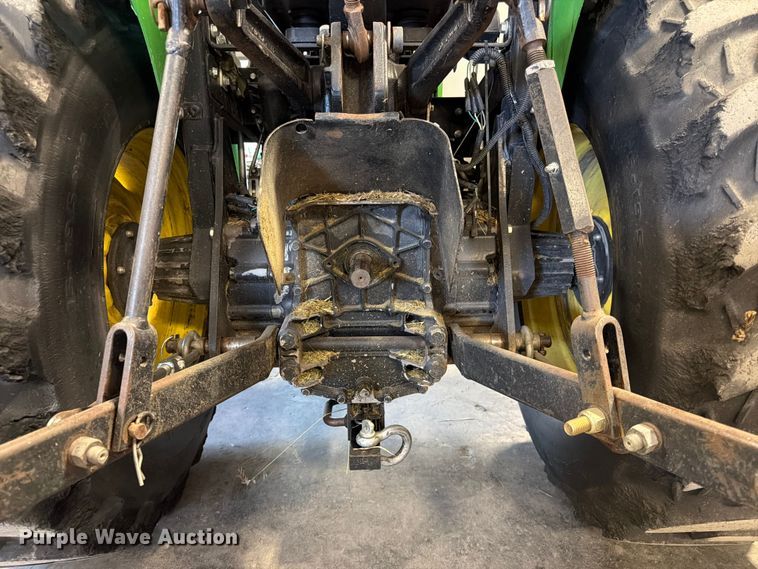 image for item DQ7949 2016 John Deere 3038E MFWD tractor