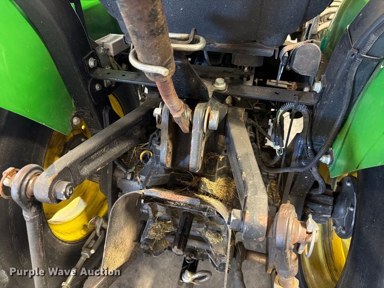image for item DQ7949 2016 John Deere 3038E MFWD tractor