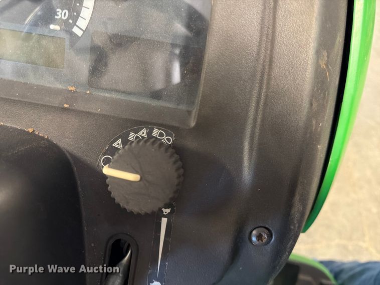 image for item DQ7949 2016 John Deere 3038E MFWD tractor
