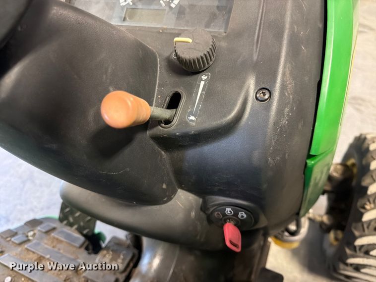 image for item DQ7949 2016 John Deere 3038E MFWD tractor