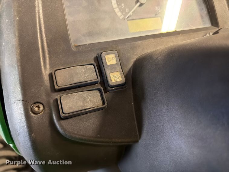 image for item DQ7949 2016 John Deere 3038E MFWD tractor