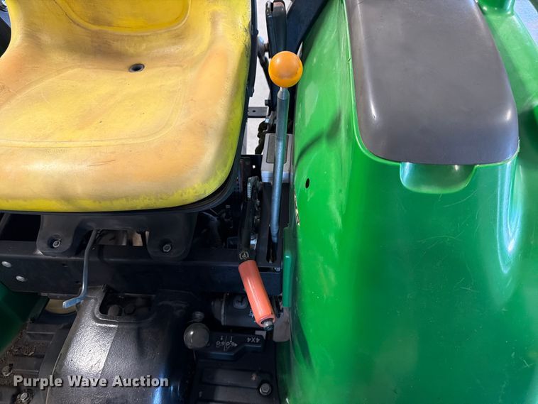 image for item DQ7949 2016 John Deere 3038E MFWD tractor