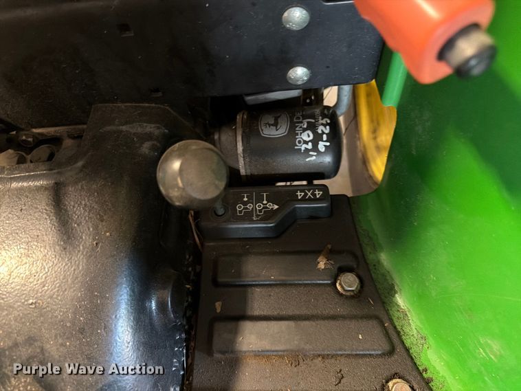 image for item DQ7949 2016 John Deere 3038E MFWD tractor