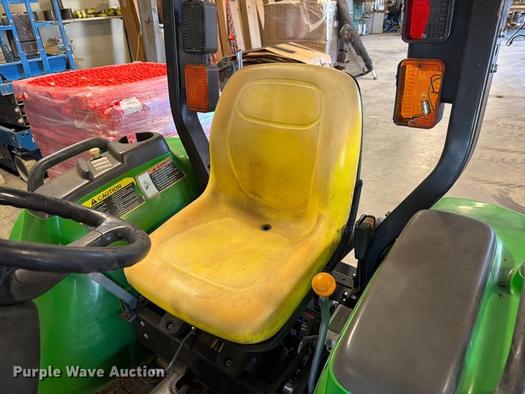 image for item DQ7949 2016 John Deere 3038E MFWD tractor
