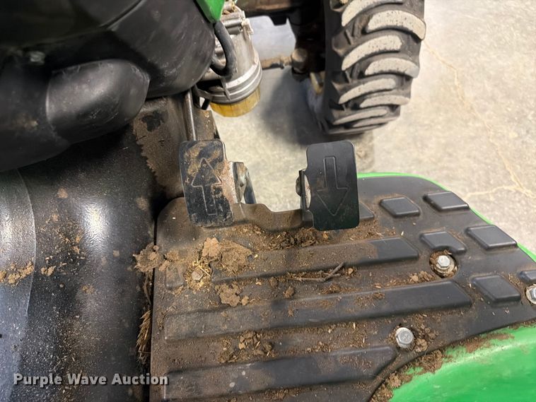 image for item DQ7949 2016 John Deere 3038E MFWD tractor