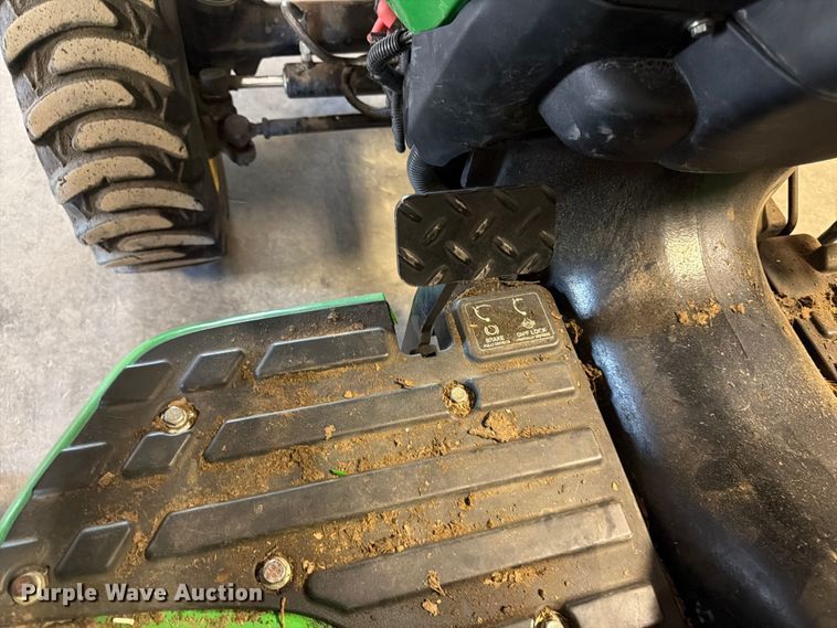 image for item DQ7949 2016 John Deere 3038E MFWD tractor
