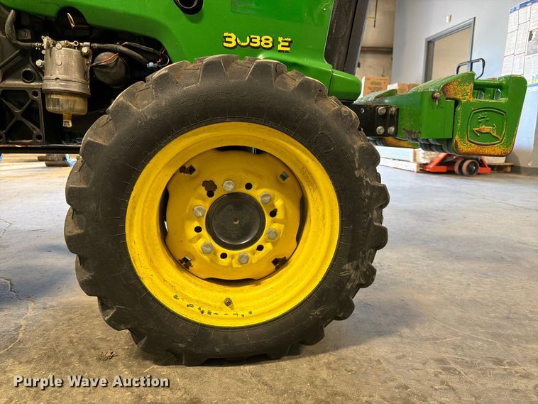 image for item DQ7949 2016 John Deere 3038E MFWD tractor