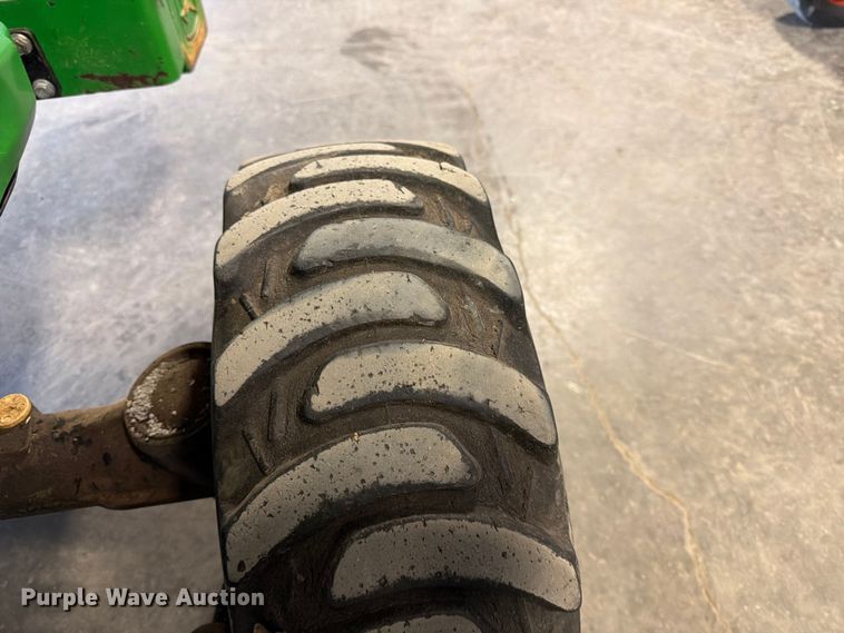 image for item DQ7949 2016 John Deere 3038E MFWD tractor
