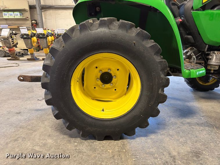 image for item DQ7949 2016 John Deere 3038E MFWD tractor