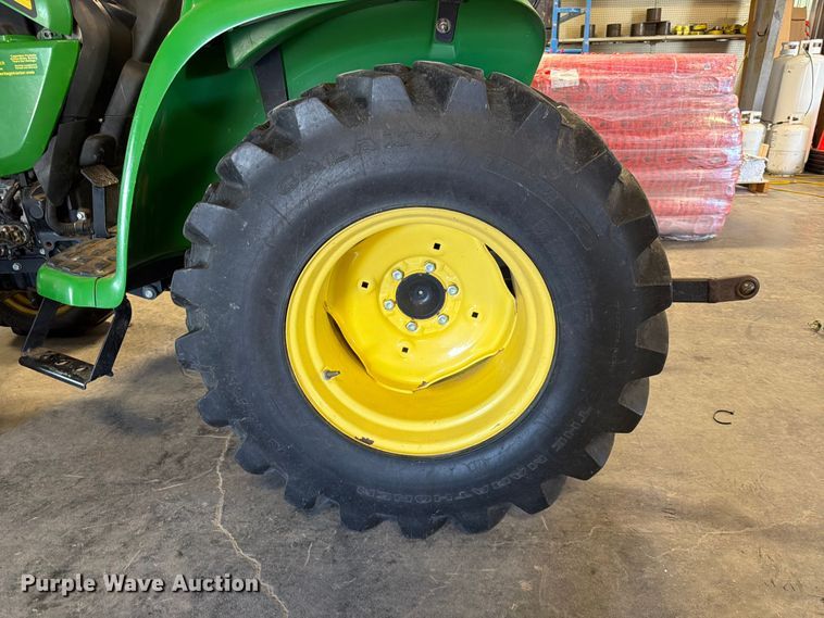 image for item DQ7949 2016 John Deere 3038E MFWD tractor