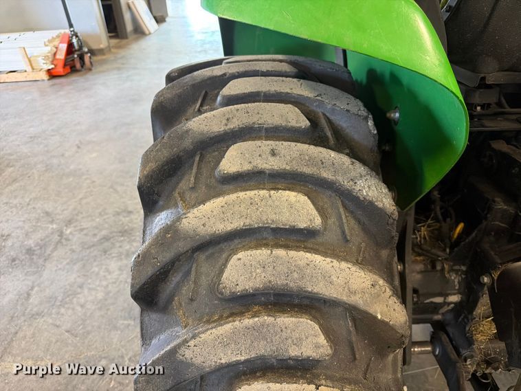 image for item DQ7949 2016 John Deere 3038E MFWD tractor