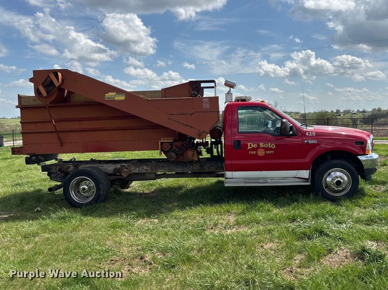 image for item EA4815 2003 Ford F550 feed mixer truck
