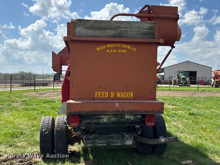 image for item EA4815 2003 Ford F550 feed mixer truck