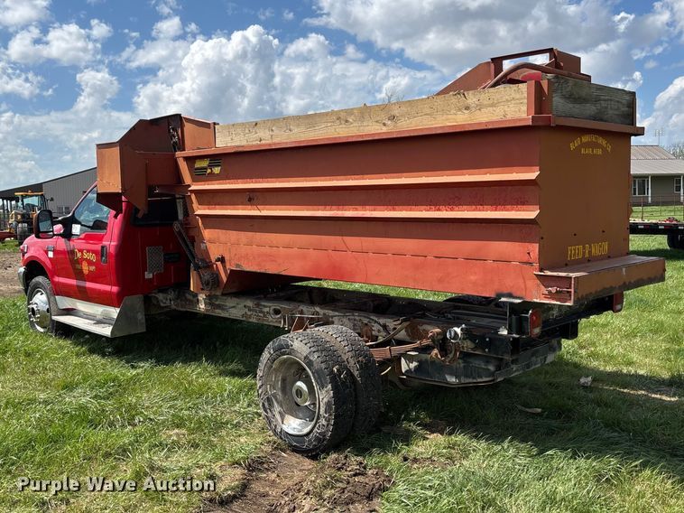 image for item EA4815 2003 Ford F550 feed mixer truck