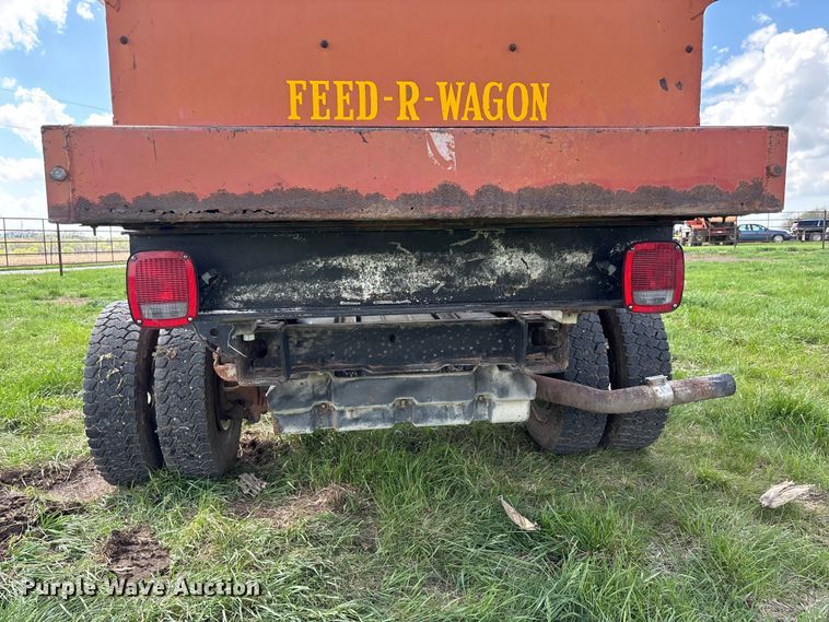 image for item EA4815 2003 Ford F550 feed mixer truck