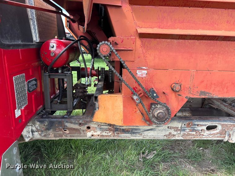 image for item EA4815 2003 Ford F550 feed mixer truck