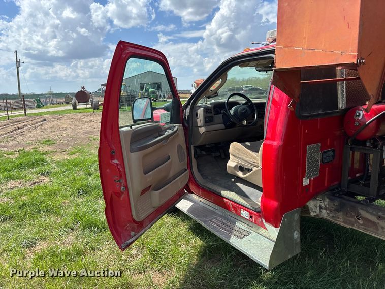 image for item EA4815 2003 Ford F550 feed mixer truck